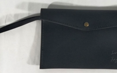 Dompet souvenir pernikahan custom emboss