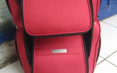 Tas kosmetik tahan air