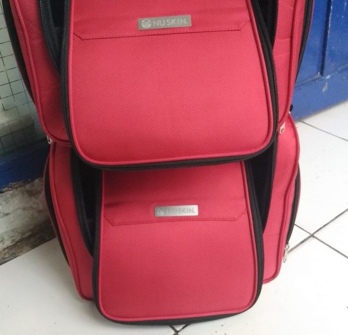Tas kosmetik tahan air
