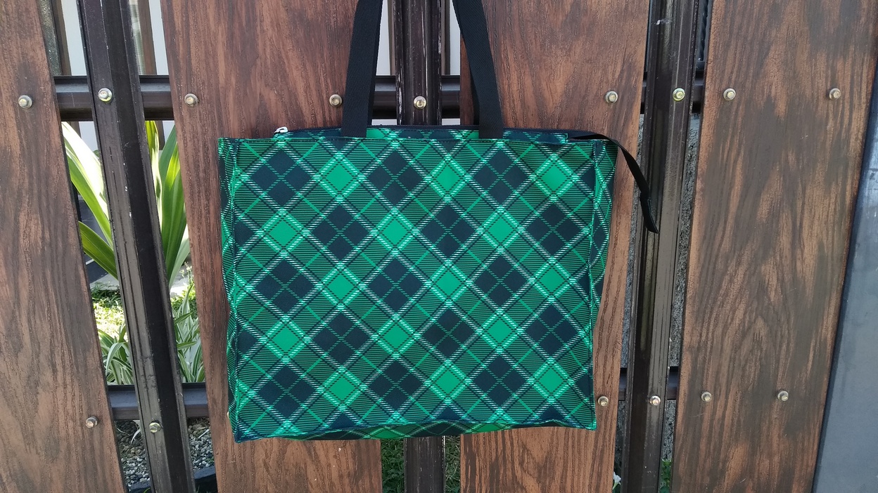 Tas jinjing hitam wanita