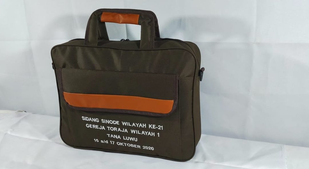 Reportase produksi tas selempang laptop 14 inch  dari pabrik tas Bandung asher-online.com